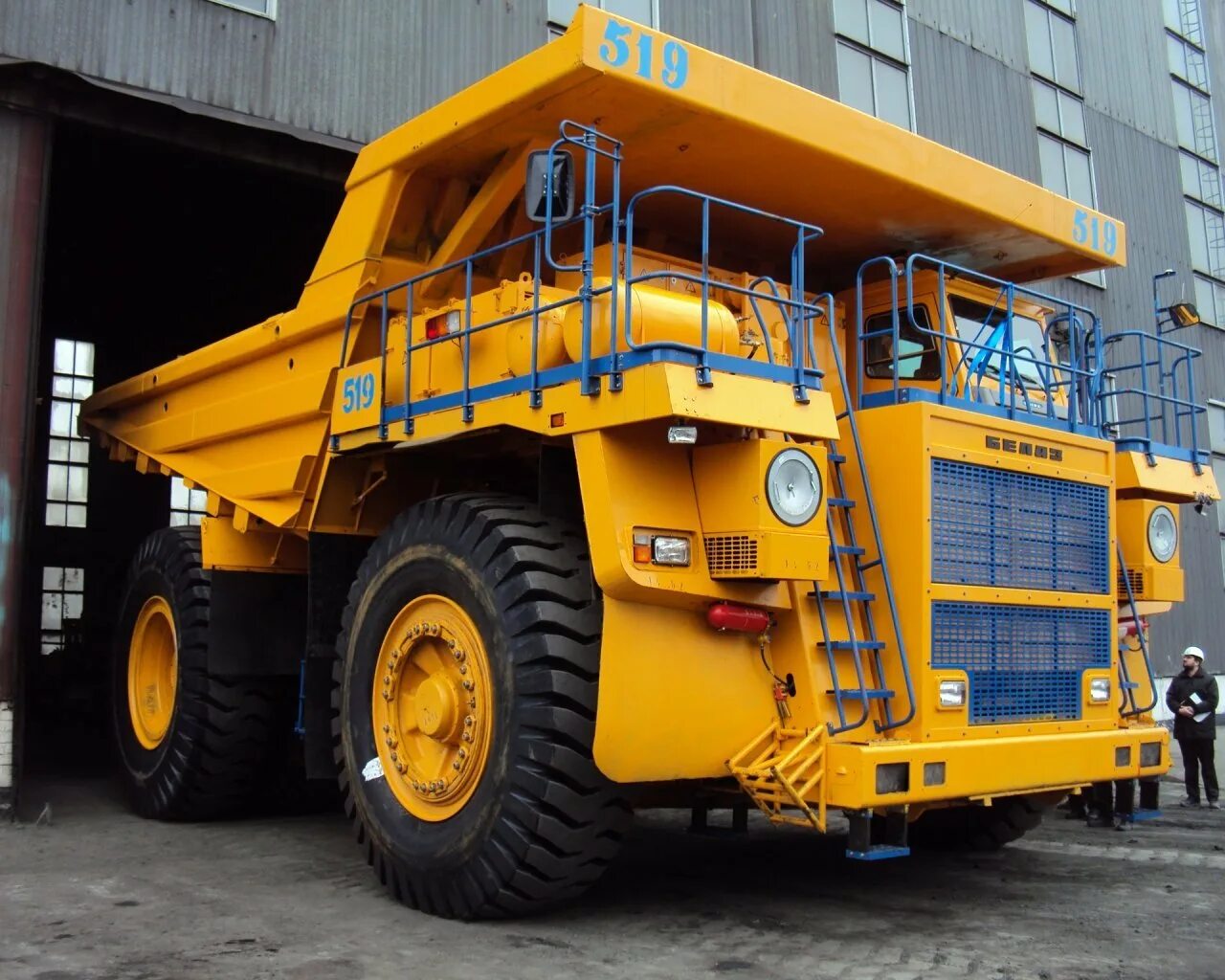 Белаз-75710 самосвал. Бул аз. Белаз 7558. Карьерный грузовик белаз 75710. Карьерный грузовик белаз 75710.