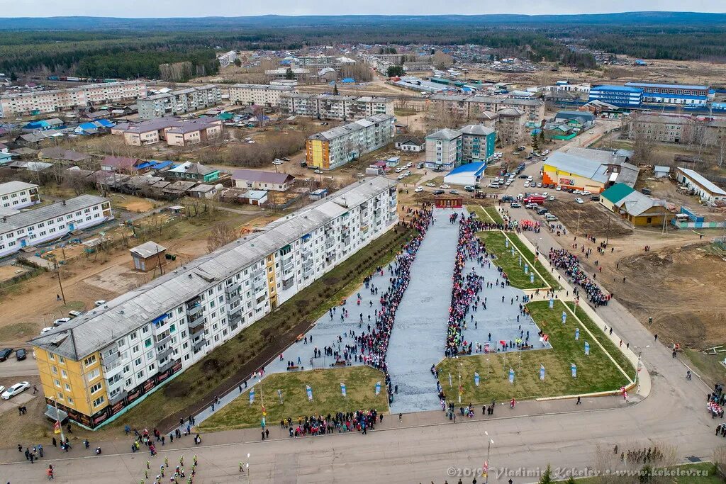 Поселок октябрьский иркутская. Площадь поселка Чунский. Посёлок Чунский Иркутская область. РП Чунский Иркутская область. Посёлок Чуна Иркутская область.