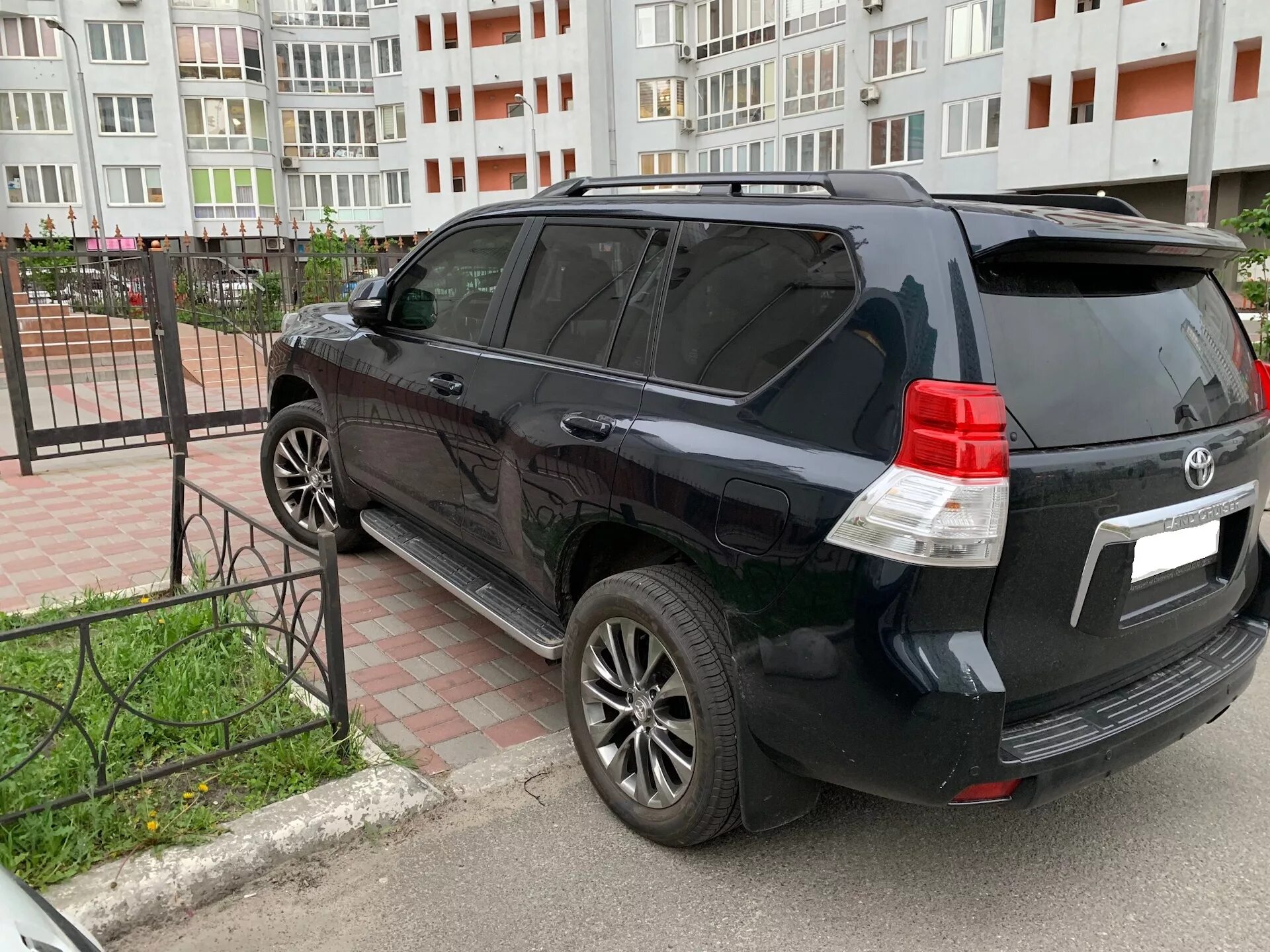 Тойота прадо диски r20. Toyota land cruiser prado 150 r20. Тойота колеса прадо 150 r20. Toyota land cruiser prado диски r20. Колеса r20 на прадо 150.