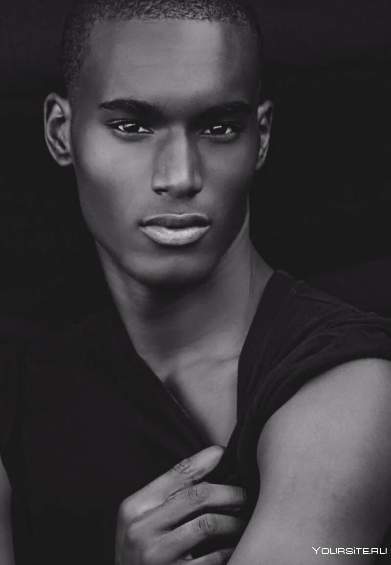 Кожа мулата. Corey Baptiste. Саймон Джон модель афроамериканец. Красивые афроамериканцы. Фотомодель афроамериканец.