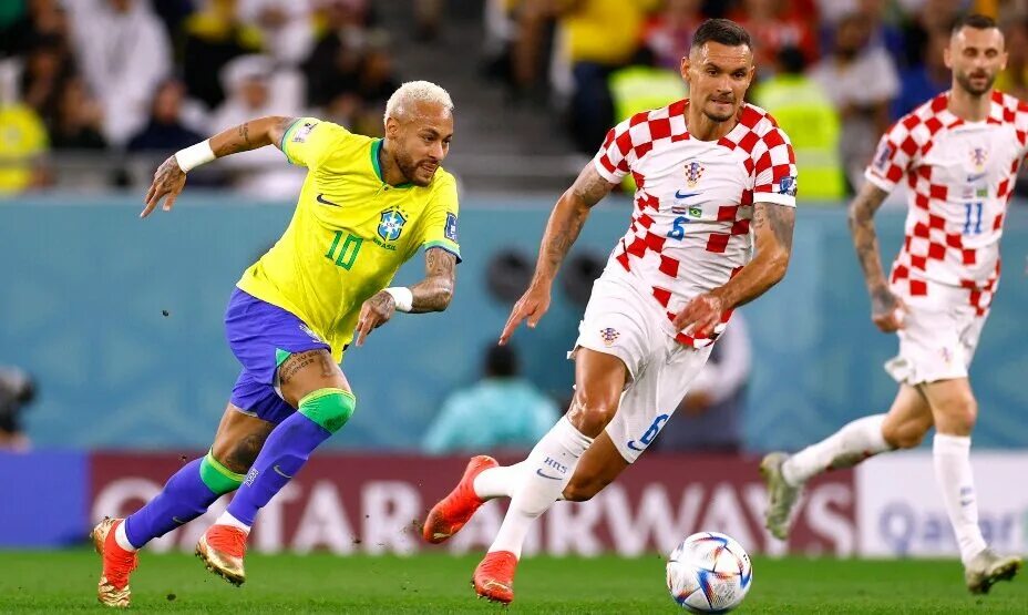 Бразильские футболисты. Бразилия хорватия 2022. Вратарь хорватии 2022. Ришарлисон чм 2022. Бразилия сербия чм 2022.