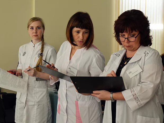 Коррупция в медицине. Кострома в областную больницу много люди. Псковская область врач шевелюшкин василий. Коррупция в медицине. Кировская областная больница гемодиализ.