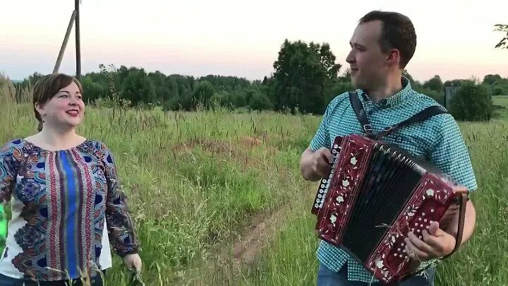 Русская гармошка песни слушать. Под гармонь. Песни под гармонь. Под гармошку. Русские песни под гармонь.