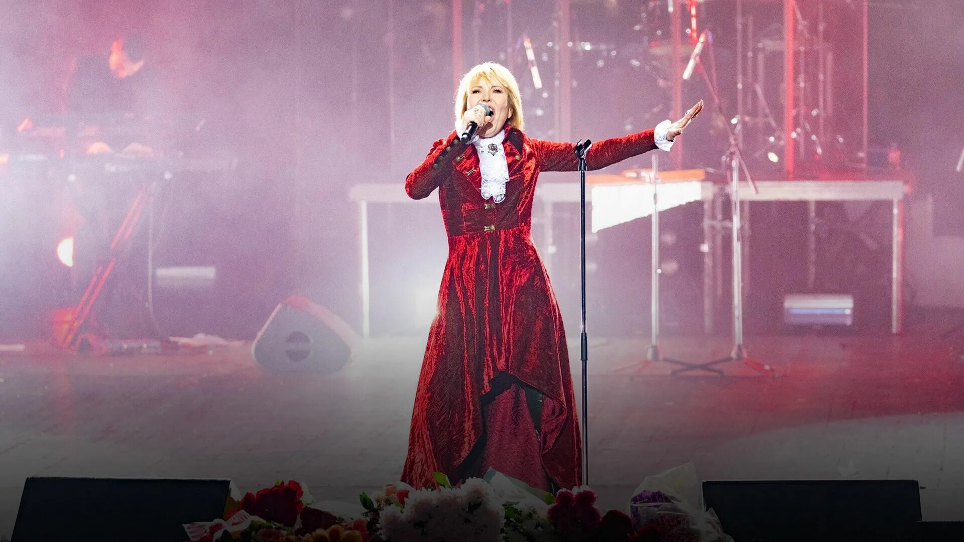 Молодая группа концерт на телеканале россия. 30 лет юбилейный концерт. Концерт из крокус холла 30 лет группы моральный кодекс. Кипелов ария 30 лет. Ария 30 лет.