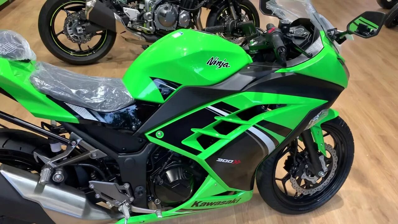 Кавасаки 400 кислотно зеленый. Lime green цвет kawasaki z 750. Kawasaki ninja 300. Kawasaki zx10r black. Цвет кавасаки.