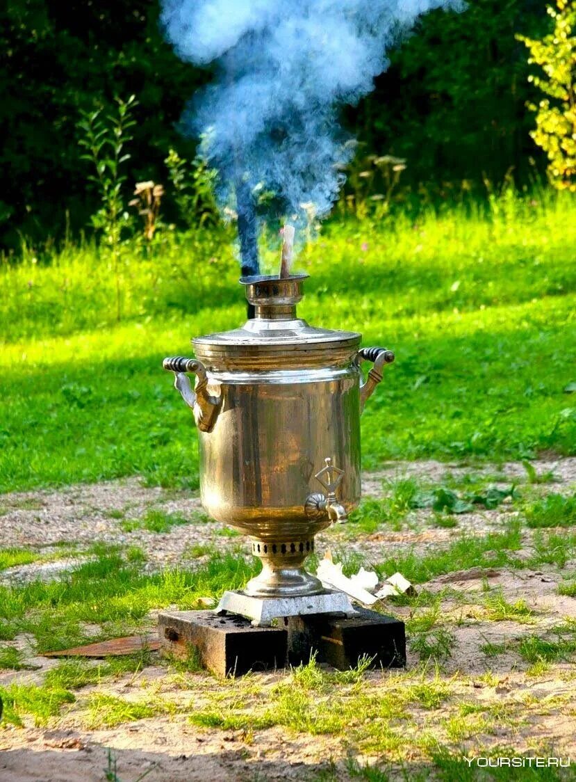 Самовар Ясная Поляна. Ясная Поляна самовар толстой. Самовар на дровах старинный. Самовар кипит. Самовар закипел