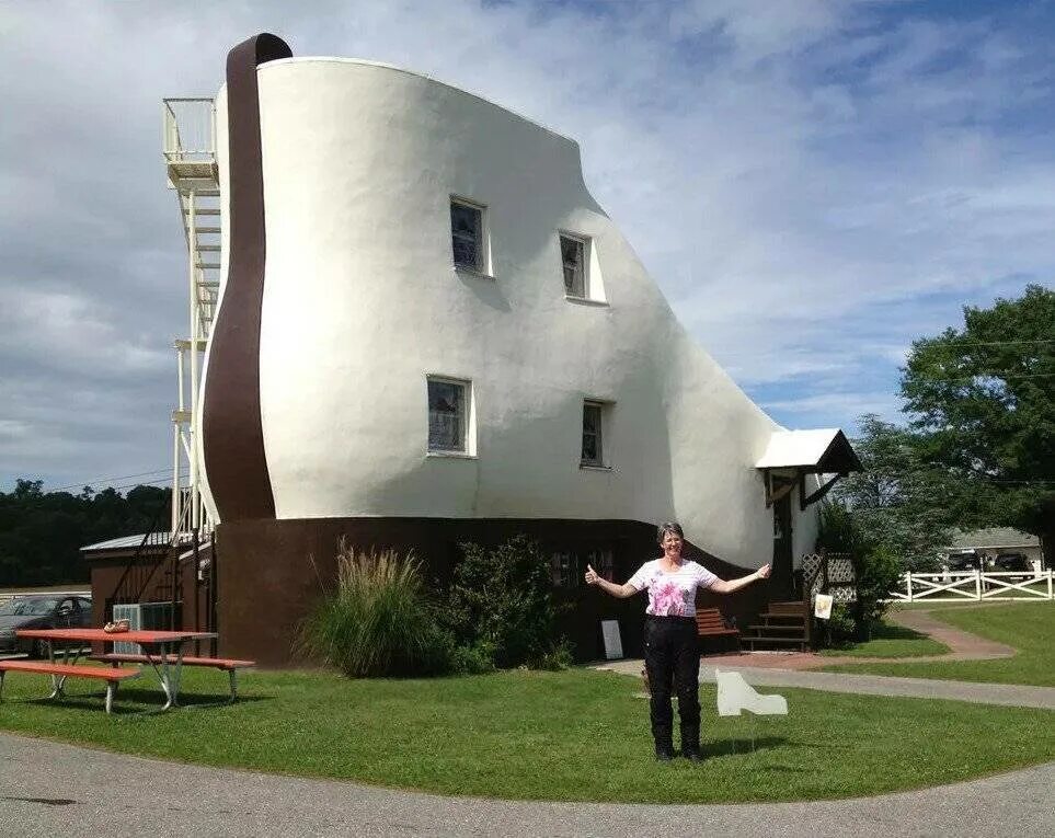 Дом необычных людей. Дом-башмак (shoe house). пенсильвания, америка.. дом-башмак в штате пенсильвания сша. дом башмак в пенсильвании. дом-ботинок пенсильвания сша.
