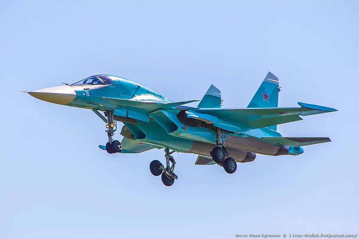 Сколько в рф су 34. Су-34 кабина туалет. Su 34 Fullback. Су 34 кокпит. Су 34 фонарь.