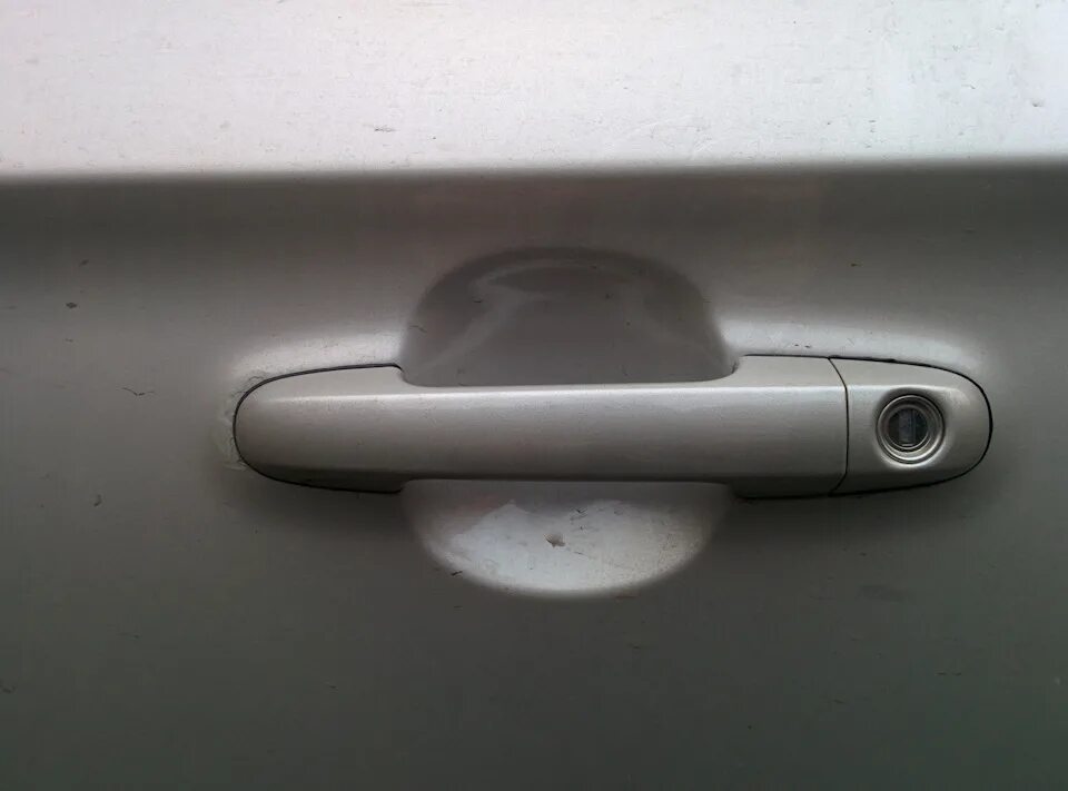 Дверь i20. Двери i20. Ручка двери hyundai r210. Межкомнатная дверь i20 дверь для кошки dream doors. Подходит ли задняя дверь hyundai i30 первое поколения на второе.