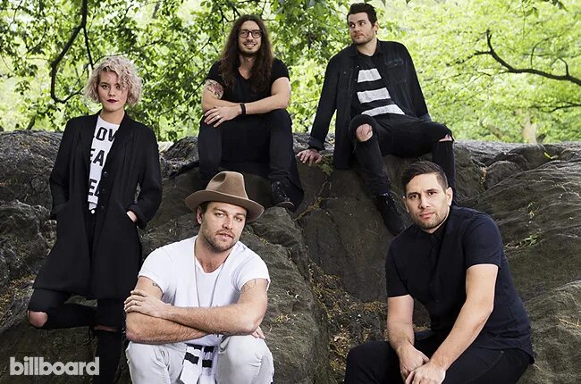 Французская группа христианские. Hillsong united австралийская группа. Hillsong united band солистка. United band. Now united участники фото.