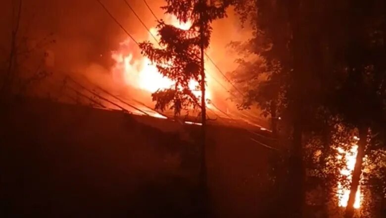 Сгоревший дом Верхнеяркеево. Владивосток горит здание на Гоголя.