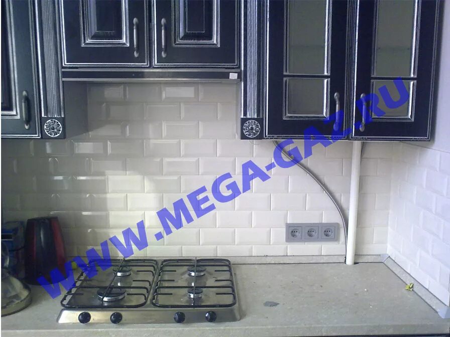 интерьер кухни в квартире 6. кухня с полуостровом в частном доме. угловая плита на кухне. гостиная объединенная с кухней в хрущевке. кухня гостиная с газовой плитой.