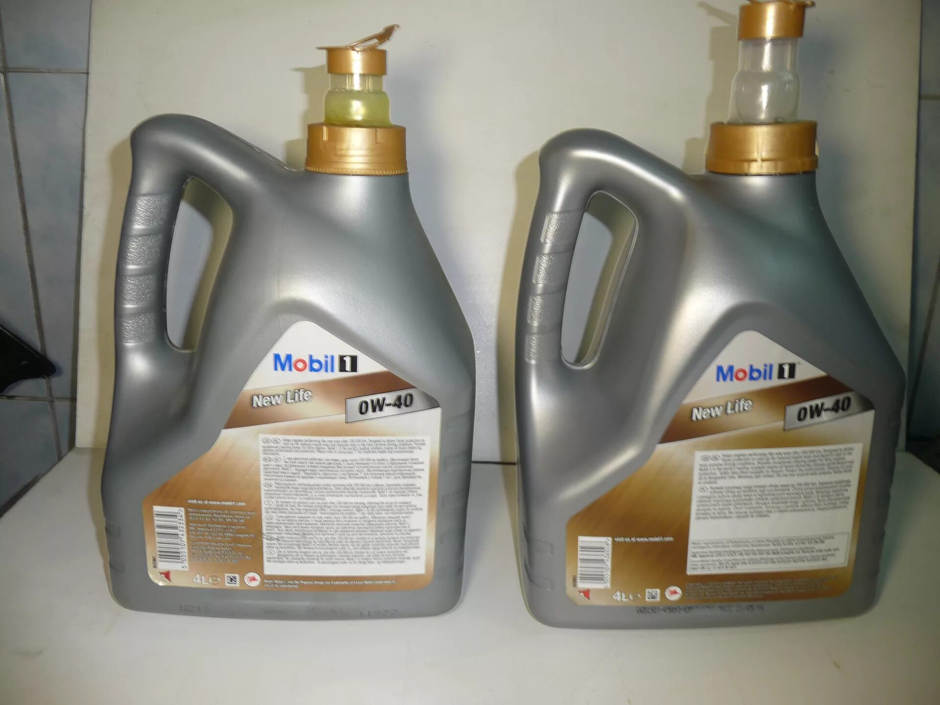 Подлинность mobil. Mobil 1 0w40. Mobil 1 FS 0w-40. Поддельное масло mobil 1 0w40.