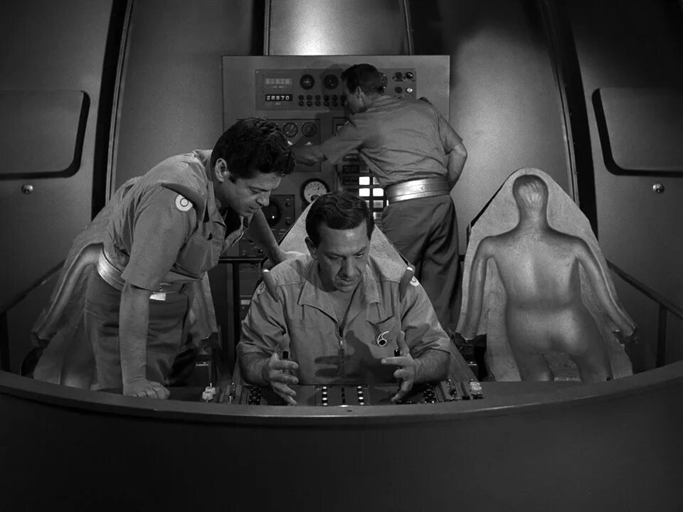 Сумеречная зона 1983 гремлин. Сумеречная зона макет города. Сумеречная зона макет города. Салли келлерман и уильям шатнер. Сумеречная зона 1960.