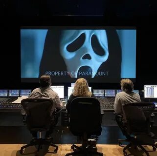 Scream in english with subtitles