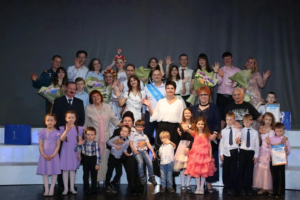 украшение сцены в дк. золотая нить детский конкурс в иваново 1993-2017. дк семья киров. дом культуры. детская библиотека кумертау ленина 17.