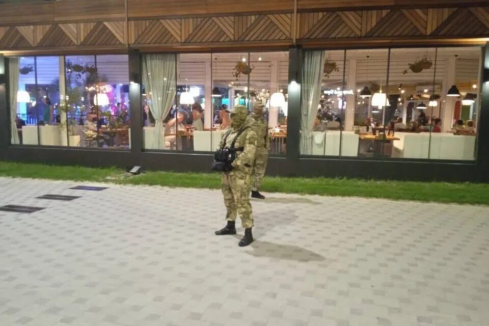 Анапа девушки. Обстановка в анапе на сегодняшний день. Анапа набережная 2023. Конфликт в анапе. Витязево набережная.