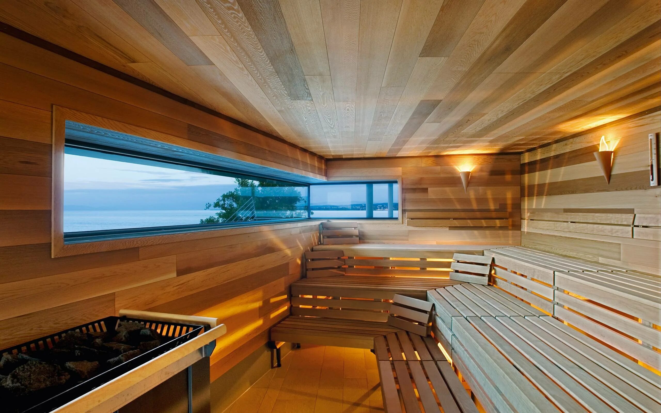 Современная баня. Парилка с панорамным окном. Интерьер сауны. Современные деревянные бани. Красивые большие бани