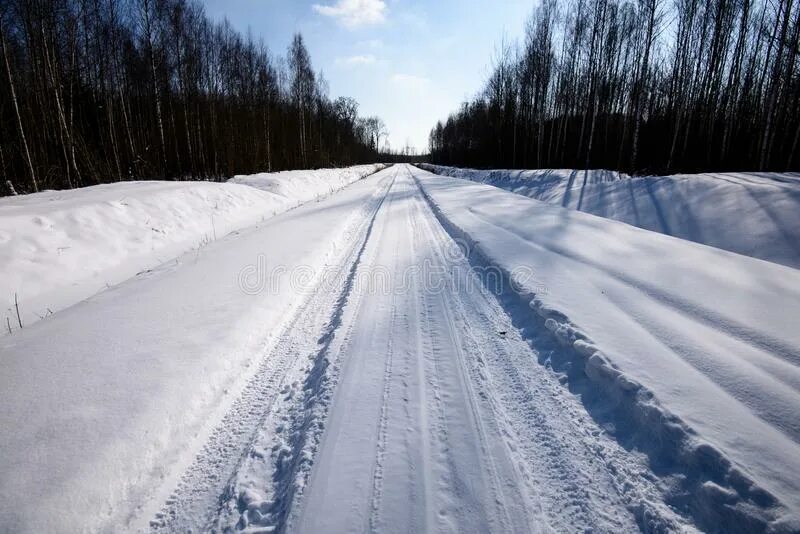 Дорогу в глубоком снегу. Лесовозная дорога зимой. Дороги в Глубоком снегу. Глубокому снегу пути. Ассоциативный ряд зимняя дорога глубокий снег.