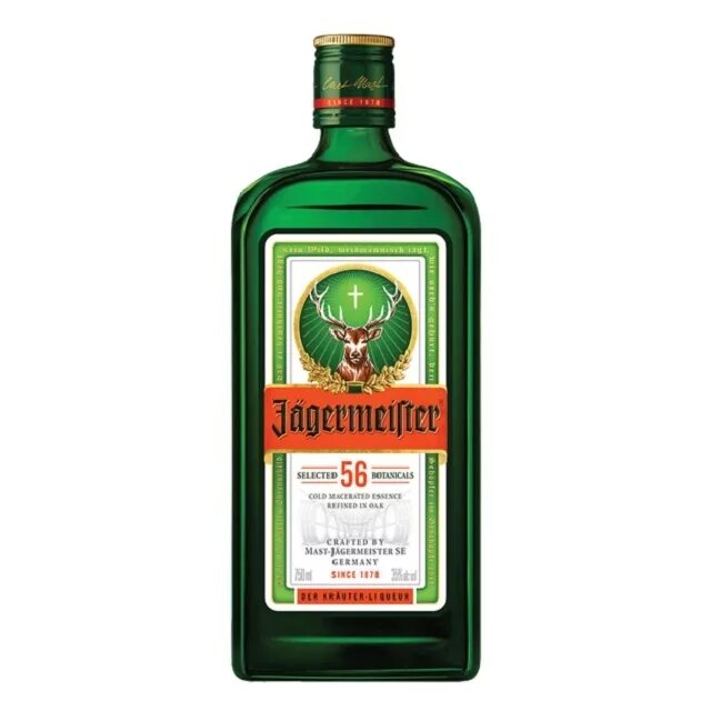 С чем пьют травяной ликер. Jagermeister 1l. алкогольный напиток егермейстер. jagermeister бутылка. зеленый ликер на травах.