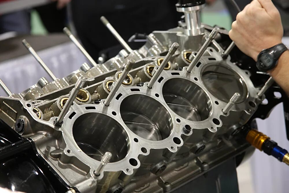 Engine assembly. Engine rebuild. green oil engine assembly. engine assembly goo.