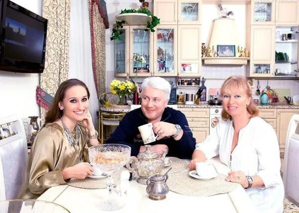 Владимир винокур биография личная жизнь семья 70-летний Владимир Винокур впал в депрессию после смерти матери Вокруг ТВ.