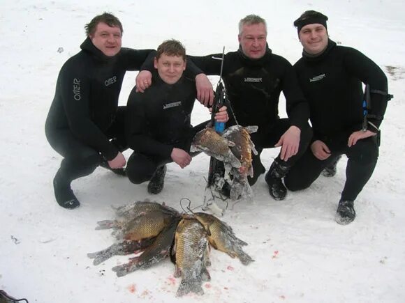 Анастасия загородникова подводная охота. Зимняя подводная охота видео. Зимовальные рыба. Подвох зимой. Подводная охота сом зимой.