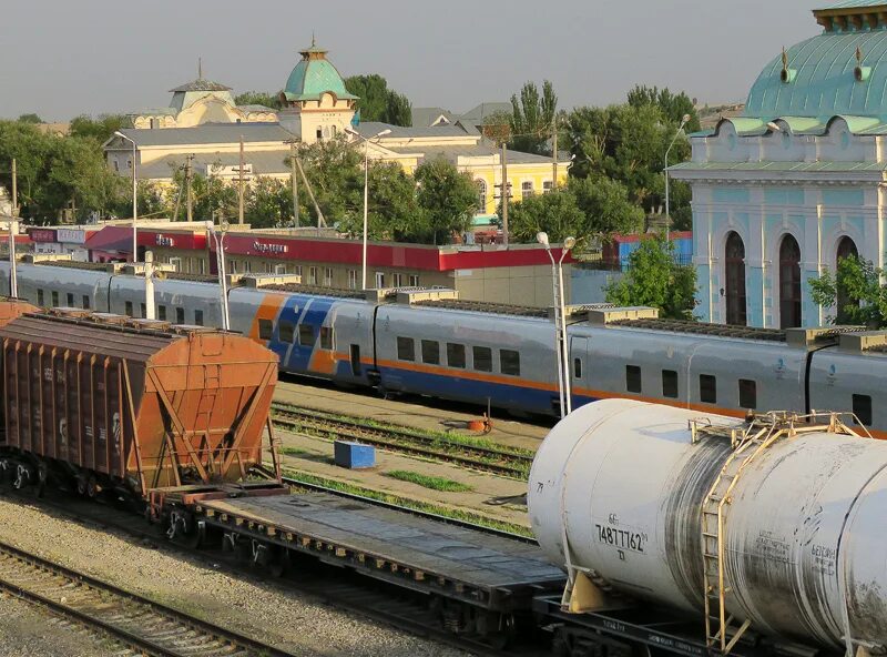 Станция туркестан. Поезд челябинск ташкент. Ст метро узбекистан. Казалинск. Жд вокзал туркестан.