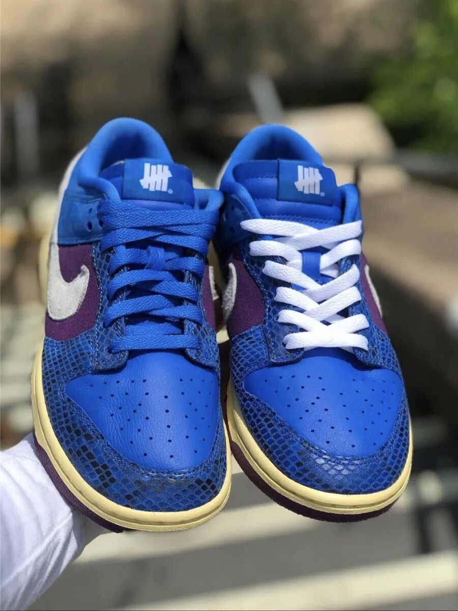 Кроссовки с синей подошвой. Nike Dunk Low синие. Nike Dunk Low Blue. Nike Dunk Low Blue Purple. Найк Dunk Low Blue.