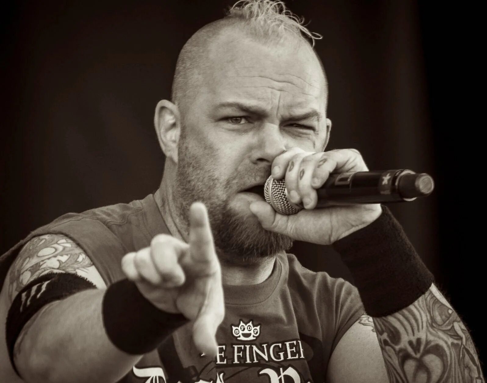 Ivan moody. Вокалист ffdp. Motograter ivan moody. Five finger death punch айвен муди. Ivan moody.