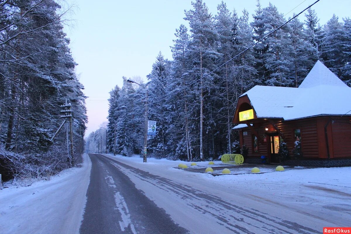 церковь петра и павла в вырице. вырица церковь апостола петра и павла. часовня серафима вырицкого в вырице. вырица вилладж зимой. дача серафима вырицкого.