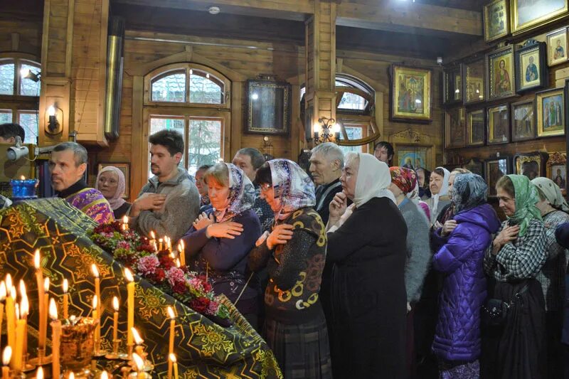 церковь введения во храм пресвятой богородицы мурманск. введенский храм мурманск. введенский храм мурманск расписание. расписание богослужений в храме. отец михаил введенский храм мурманск.