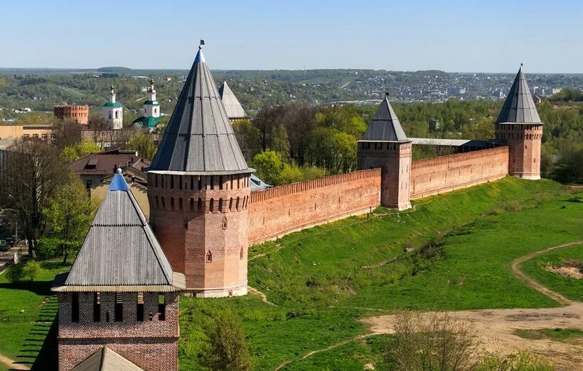 Крепостные стены кремля. Смоленская Крепостная стена Смоленск. Смоленский Кремль крепость.