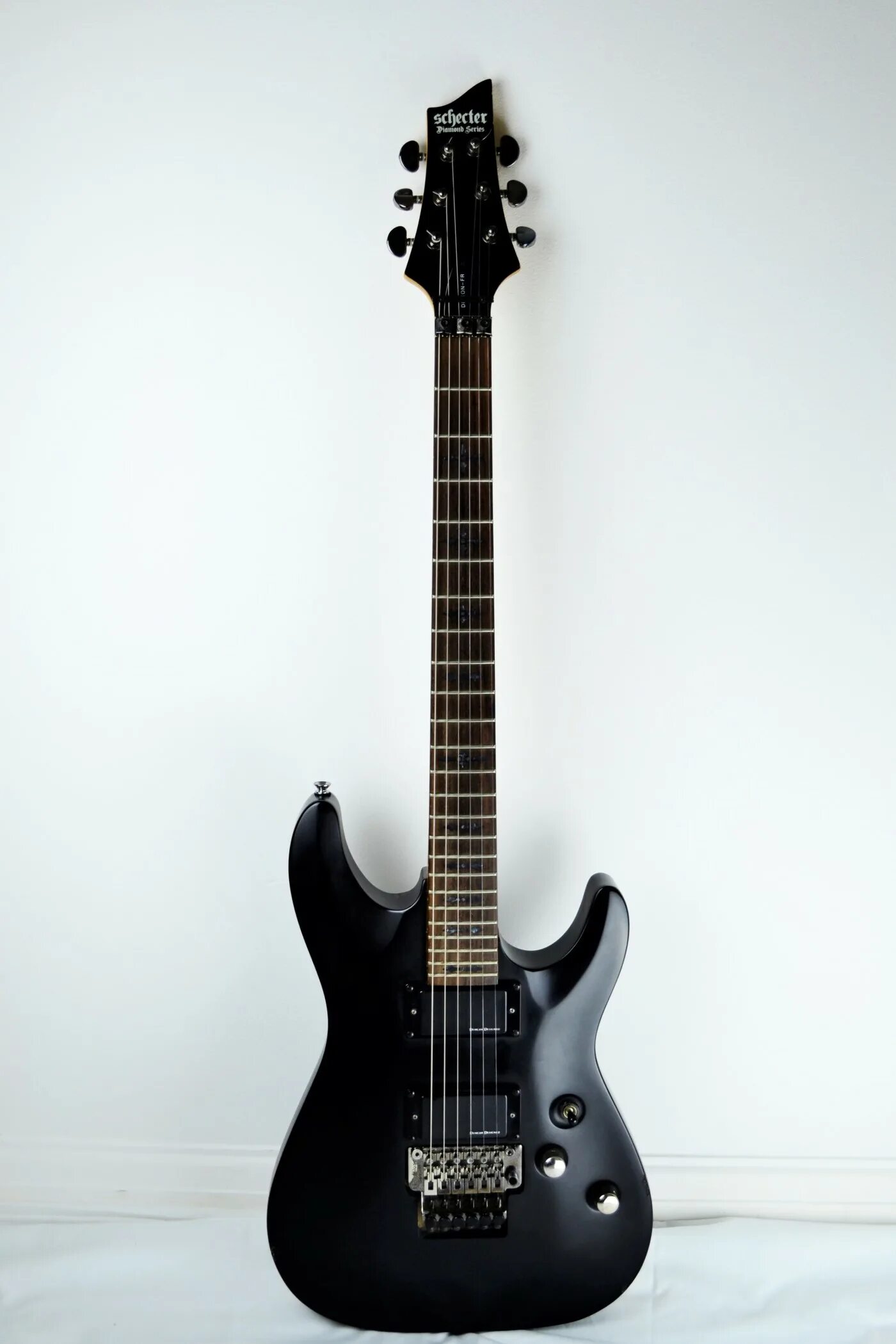 Электрогитара schecter demon v-1. Schecter demon 6 fr крепление колков. Demon-6 fr aged black satin schecter. Schecter demon. Black o[s 2.