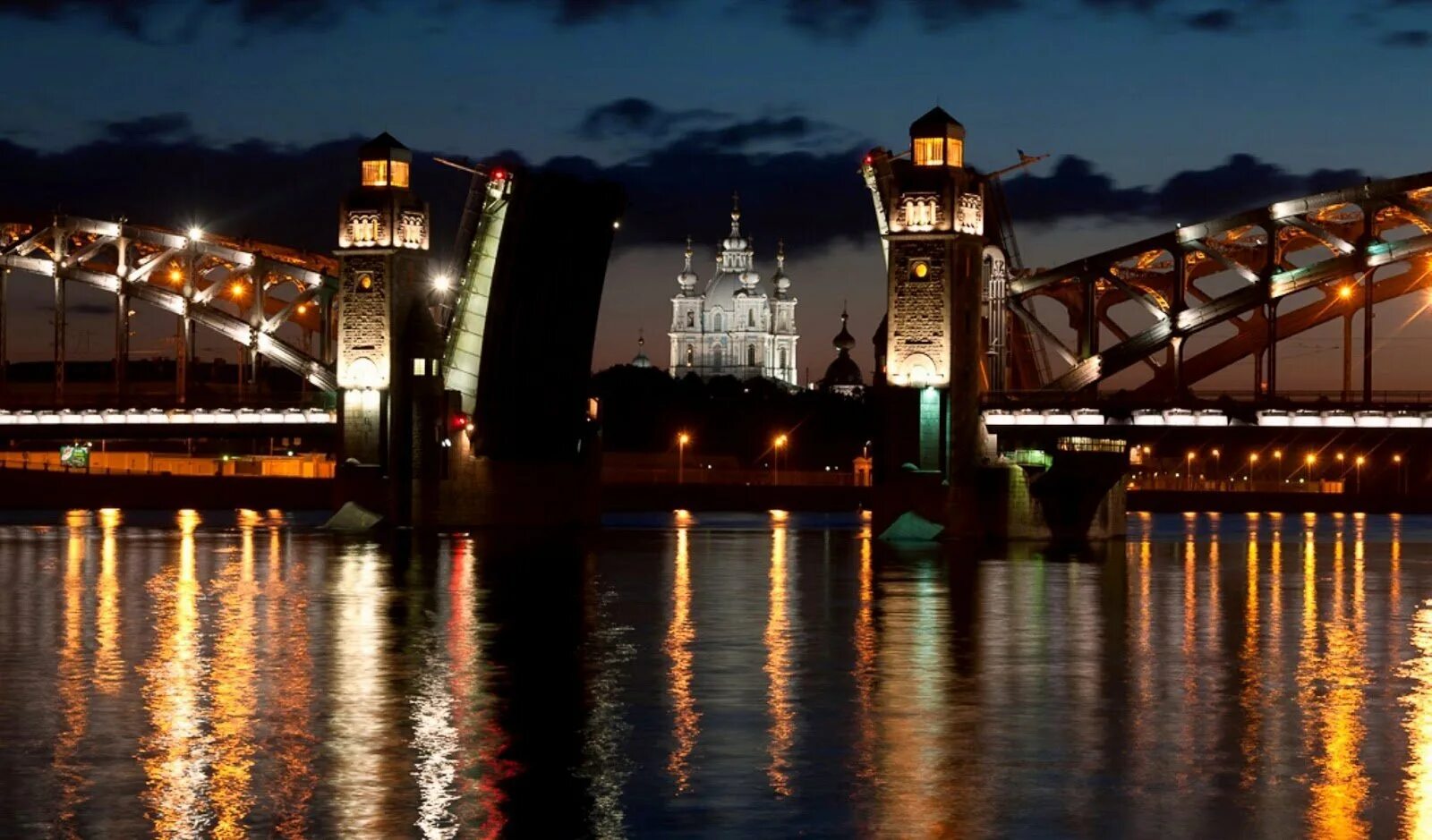 Мост петра великого в санкт. Мост Петра Великого в Санкт-Петербурге. Большеохтинский мост СПБ. Мост Петра Великого СПБ. Большеохтинский мост и Смольный.