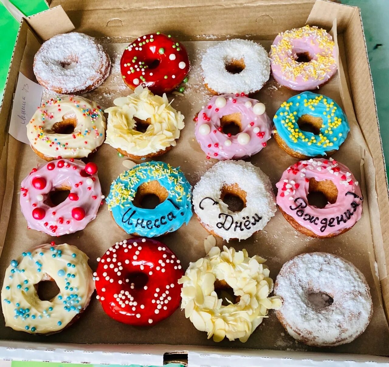 Донаты пончики. Пышка и пончик разница. Чем отличается донат от пончика. Пончики данкин донатс. Название пончиков.