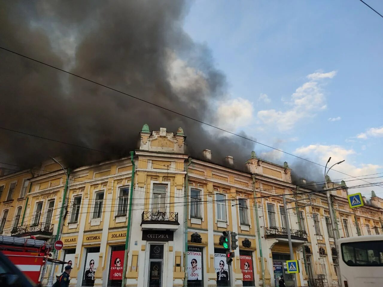 Площадь горения здания ТЮЗа в Иркутске выросла до 1 тысячи квадратных метров - М