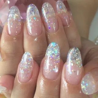 Прозрачные ногти с блестками
