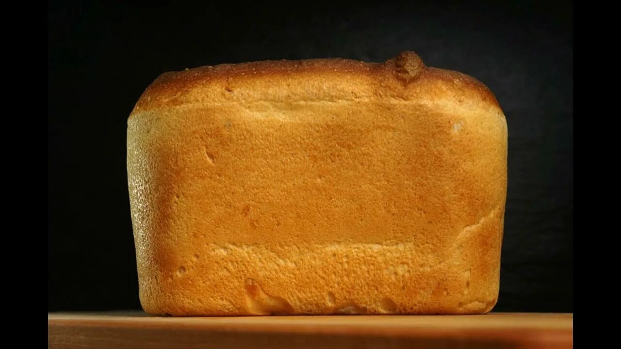 Хлеб. Булка хлеба. Хлеб на аву. Булка хлеба на боку.