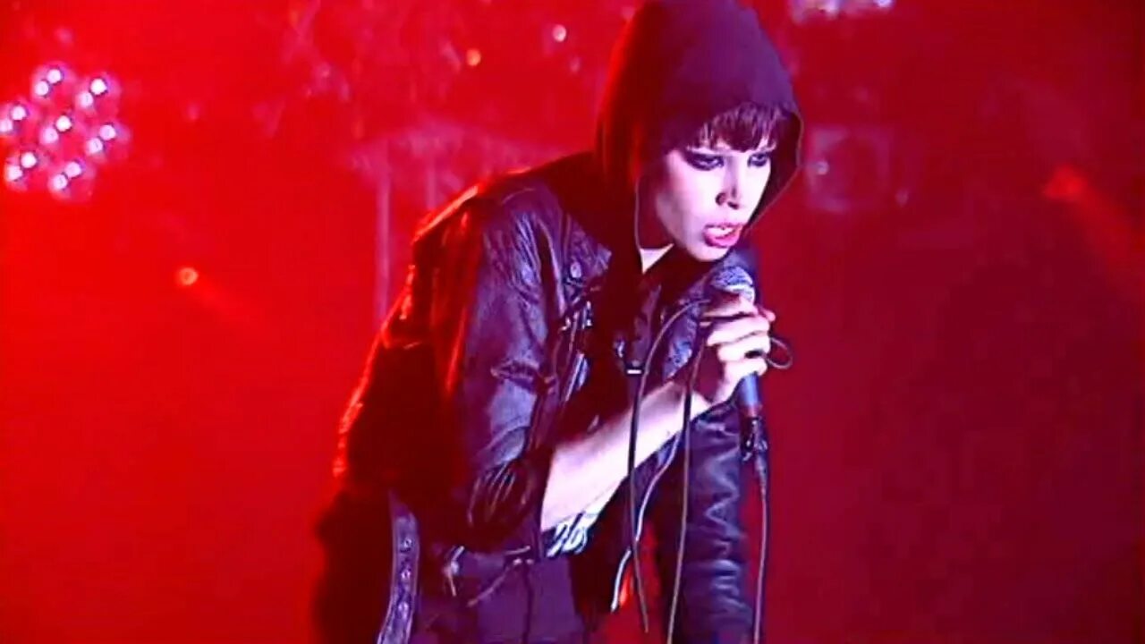 Crystal castles suffocation. Courtship dating crystal castles. кристал кастлс тарья. crystal castles ornament клип. xxzxcuzx me crystal castles.