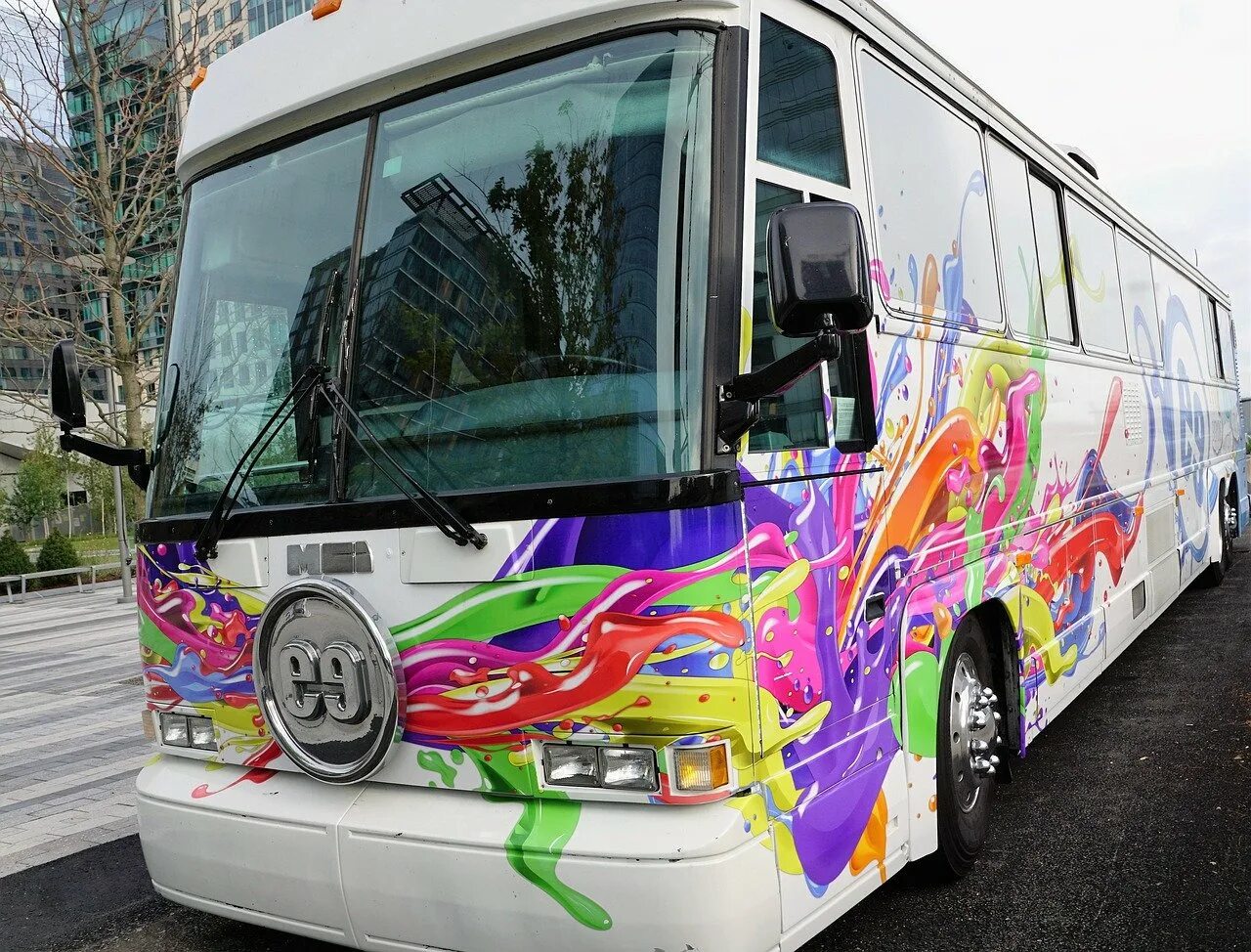 Автобус с15. Разноцветные автобусы. Яркий автобус. Автобус картинка. Разноцветные цвета автобусы.