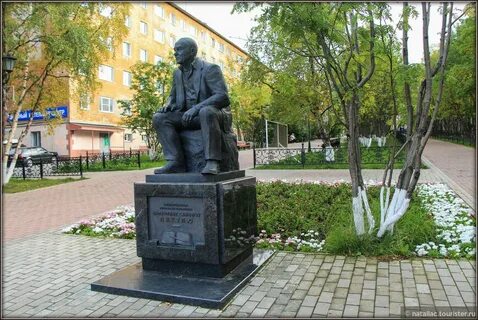 Сколько памятников в мурманске
