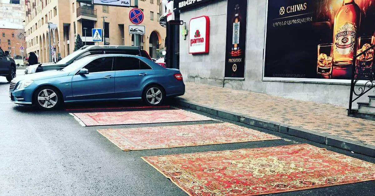 Парковка в ереване. Ковер на парковке. Армения парковка. Парковка из ковров. Ковер в паркинге.