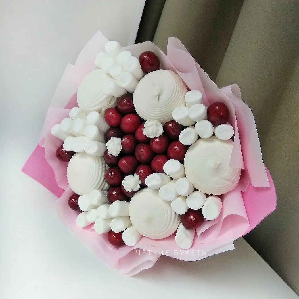 съедобные букеты из зефира. букет из рафаэлло и зефира зефира. букет из зефирок. съедобные букеты из зефира. букет из маршмеллоу.