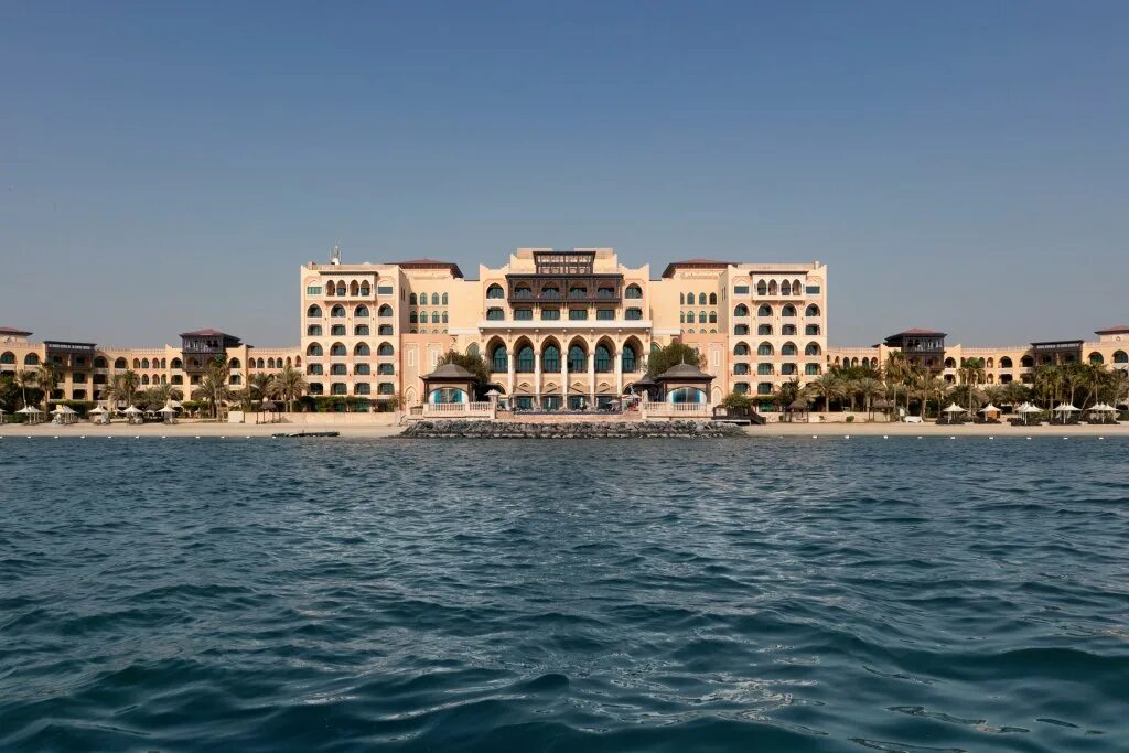 Shangri-la qaryat al beri 5*. Шангри ла абу даби. Шангри ла отель. Отель шангри ла абу даби номера. Абу даби отели 5 звезд с пляжем.