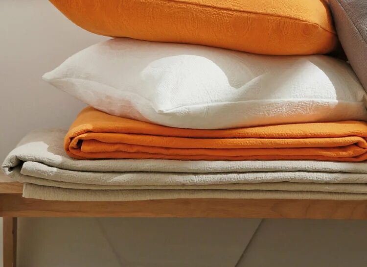 Подушка полотенце. Домашний текстиль. Постельное белье и полотенца. Одеяло и подушка. Полотенце одеяло.