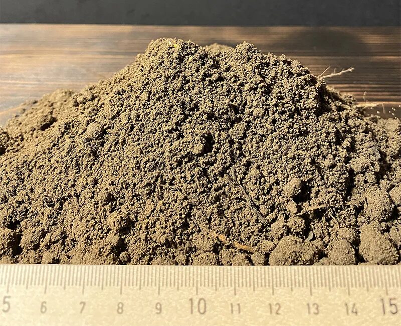 Котлованный грунт. Верхний грунт. Куча грунта. Плодородный грунт полевой. Почвовед профессия.