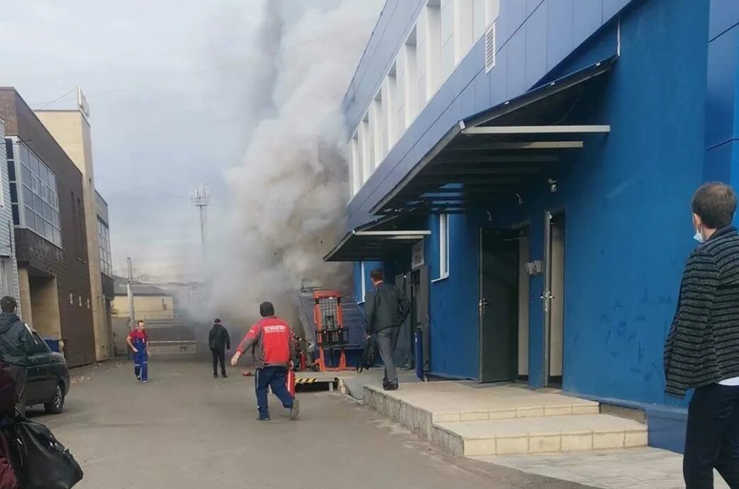 Обстановка в оренбурге сейчас. Пожар в Шарлыке Оренбургской области. Пожар в ТЦ. Последний пожар в Оренбурге. Пожар в Оренбурге вчера.