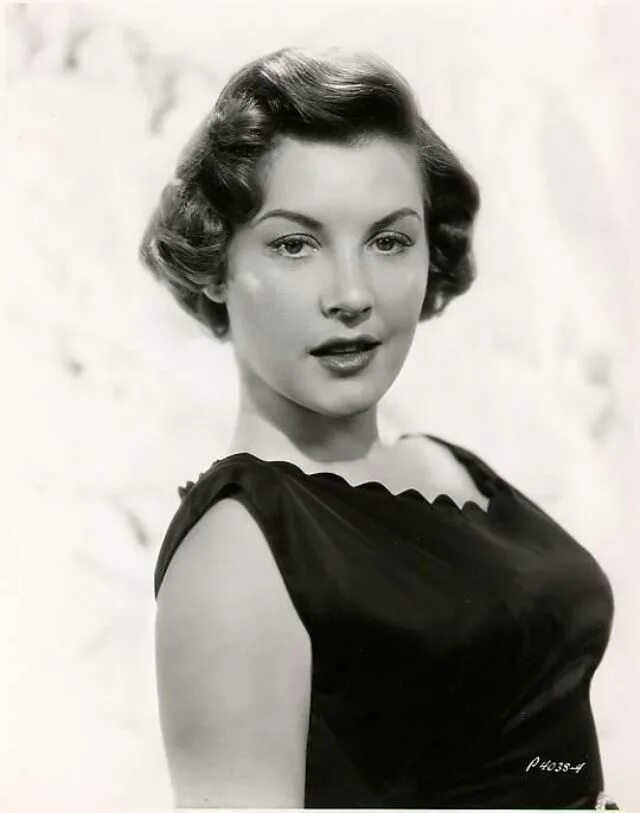 Фото барбара. Барбара Бейтс. Барбара Бейтс фото. Джинн Бейтс. Barbara Pauline 1950.
