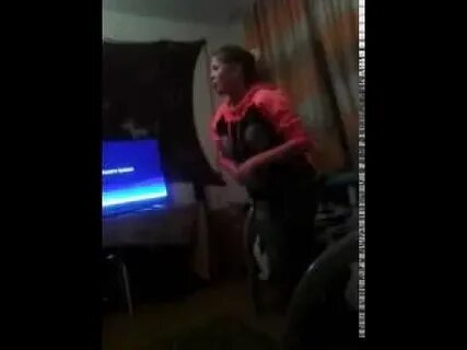 Сын нюхает маму